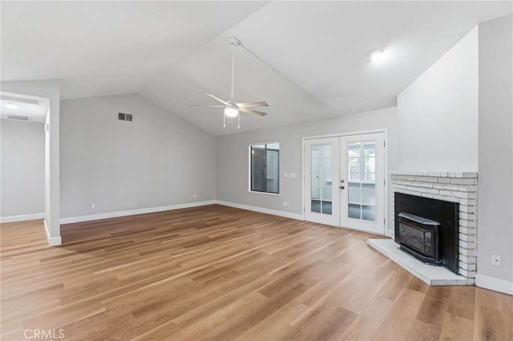 1698 W N Tollhouse Ln, Clovis, CA 93611