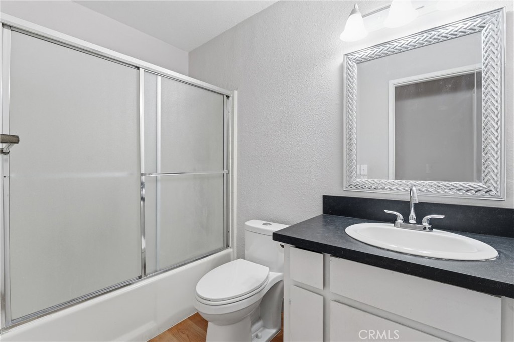 1698 W N Tollhouse Ln, Clovis, CA 93611