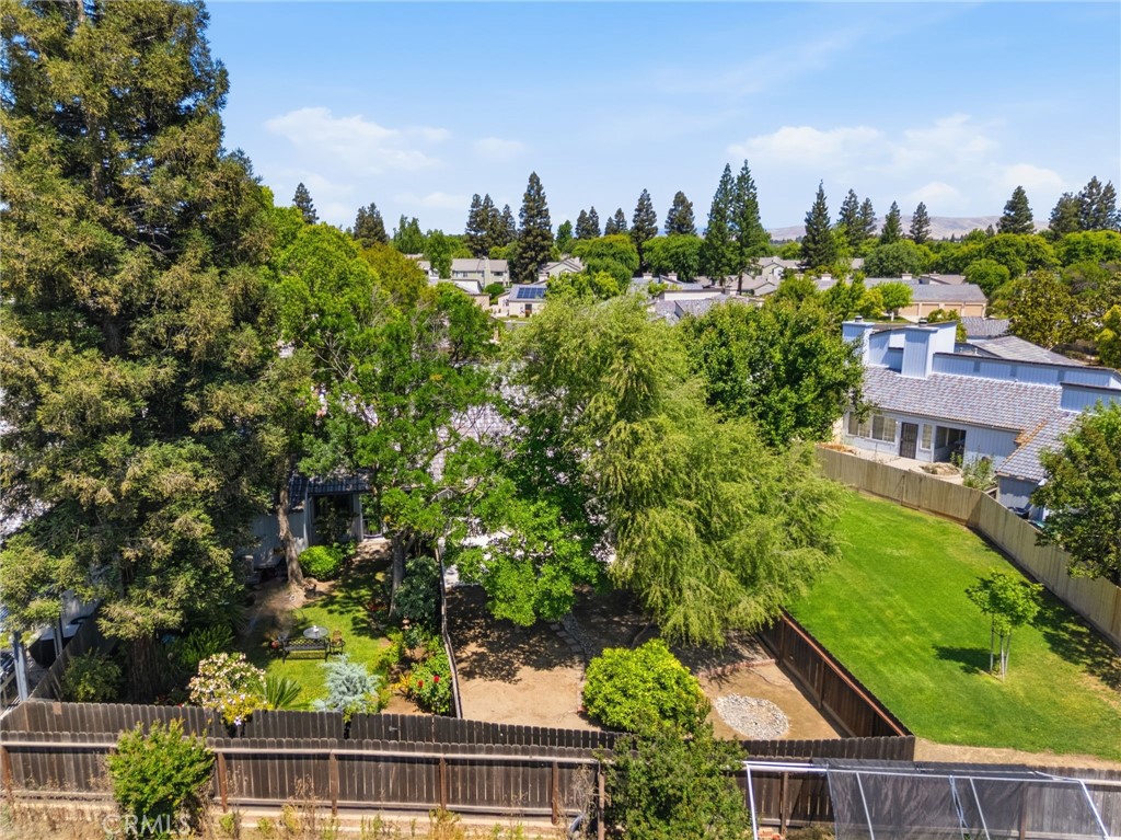 1698 W N Tollhouse Ln, Clovis, CA 93611