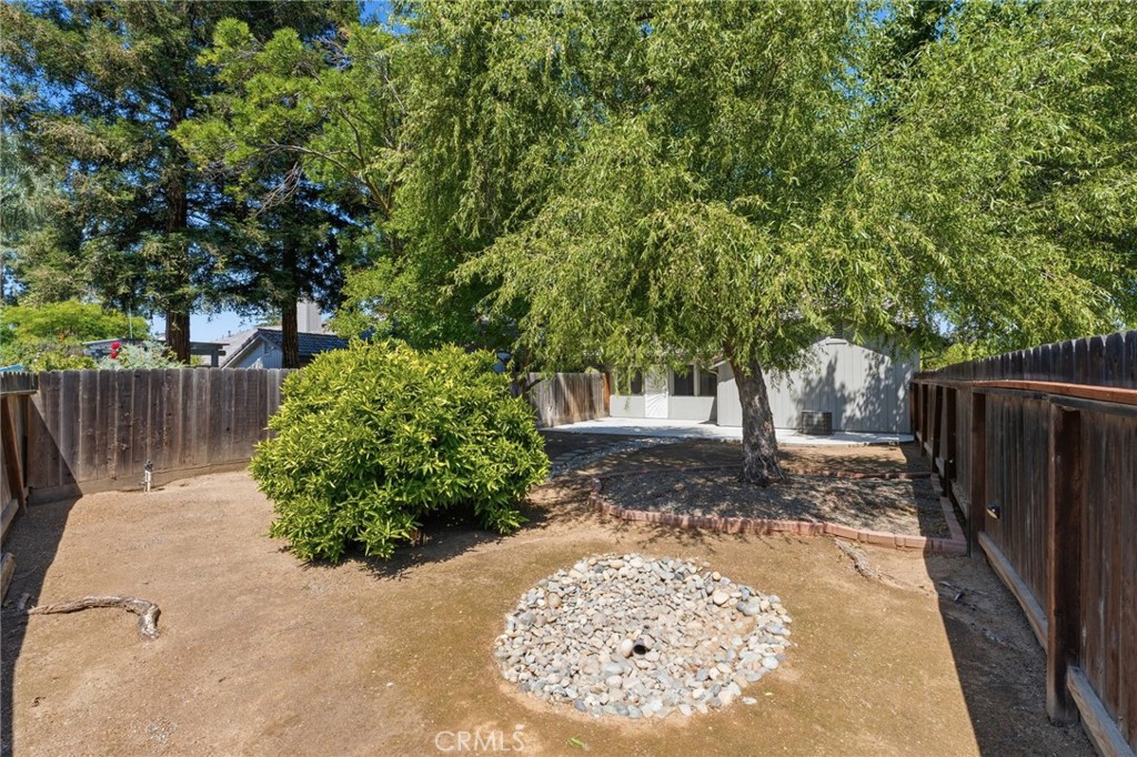 1698 W N Tollhouse Ln, Clovis, CA 93611