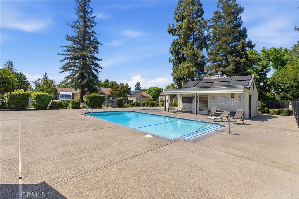 1698 W N Tollhouse Ln, Clovis, CA 93611