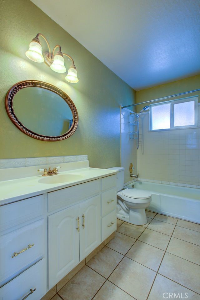 9906 Jennifer Ct, Delhi, CA 95315