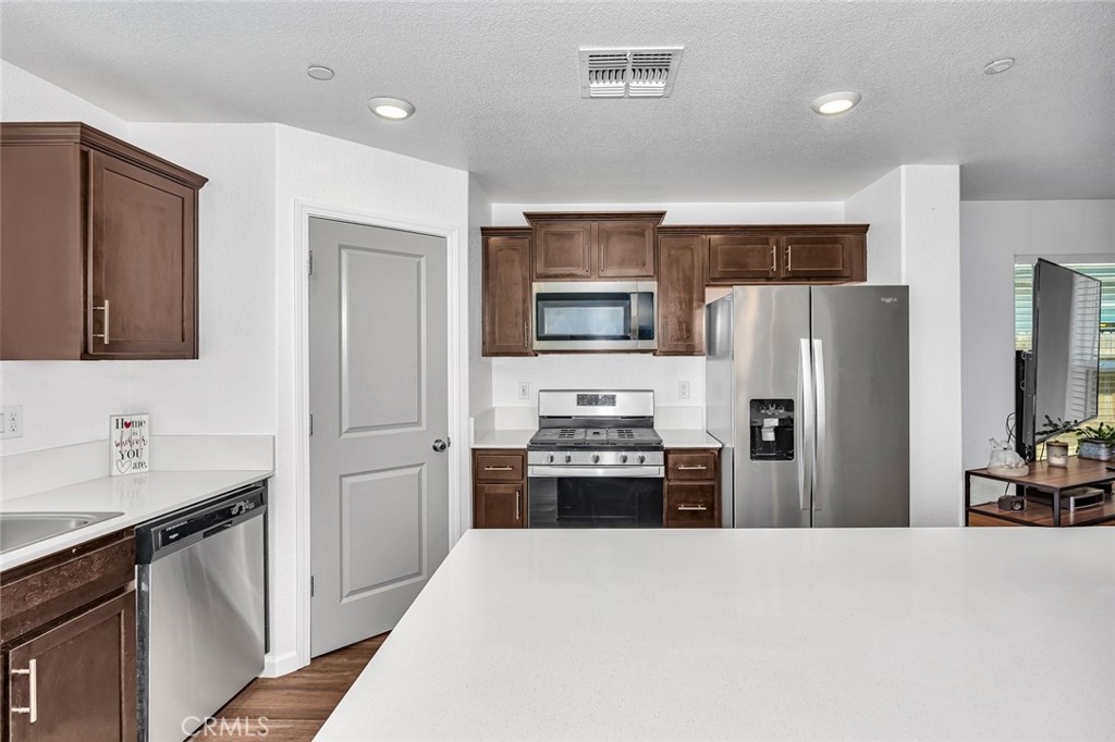 1807 Patricia Ct, Los Banos, CA 93635