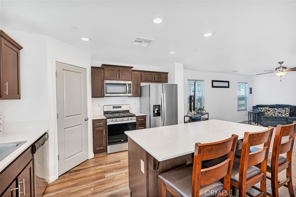 1807 Patricia Ct, Los Banos, CA 93635