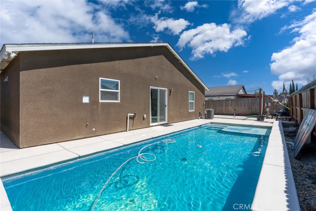 1807 Patricia Ct, Los Banos, CA 93635