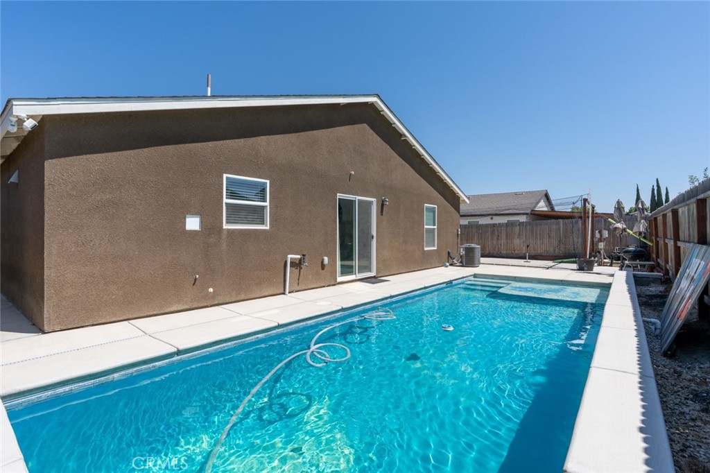 1807 Patricia Ct, Los Banos, CA 93635