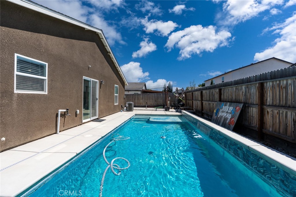 1807 Patricia Ct, Los Banos, CA 93635