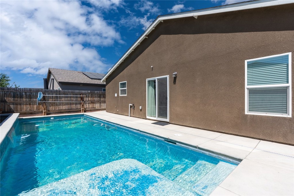 1807 Patricia Ct, Los Banos, CA 93635