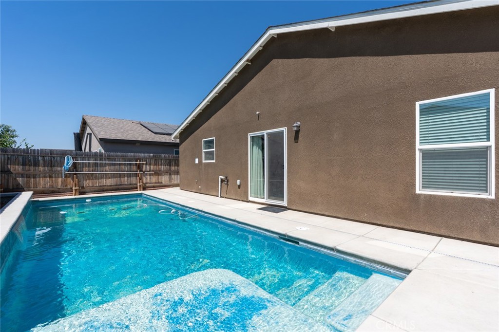 1807 Patricia Ct, Los Banos, CA 93635