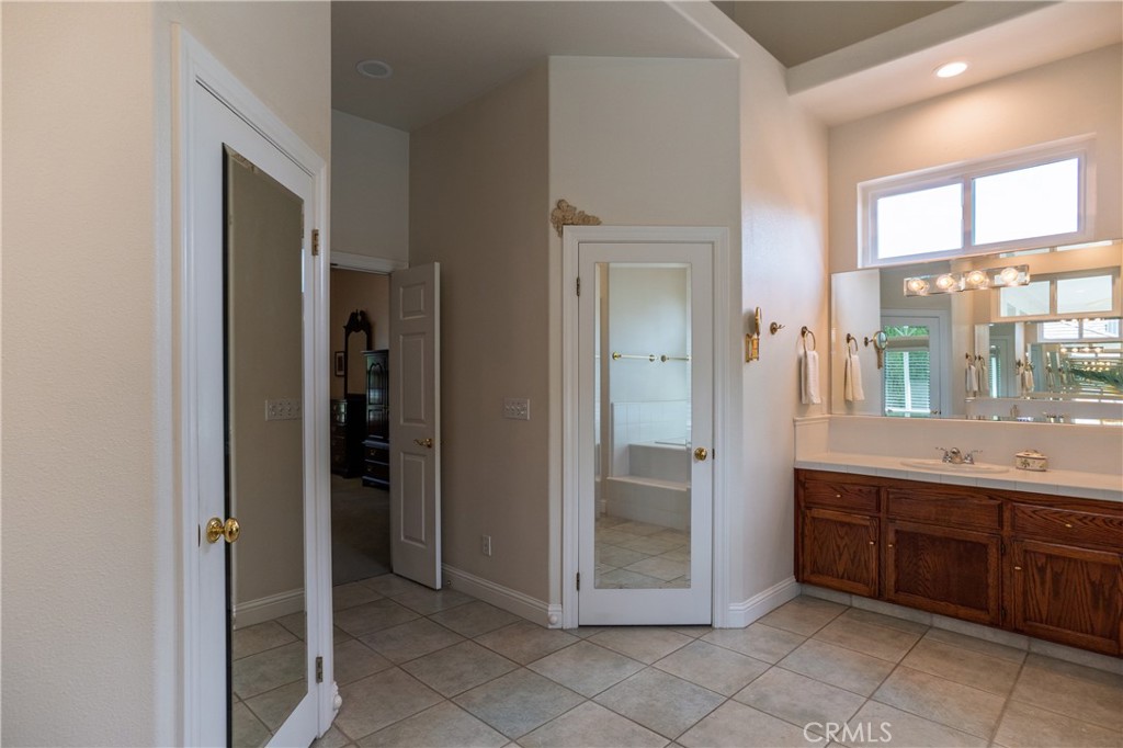 575 Woodlands, Madera, CA 93637