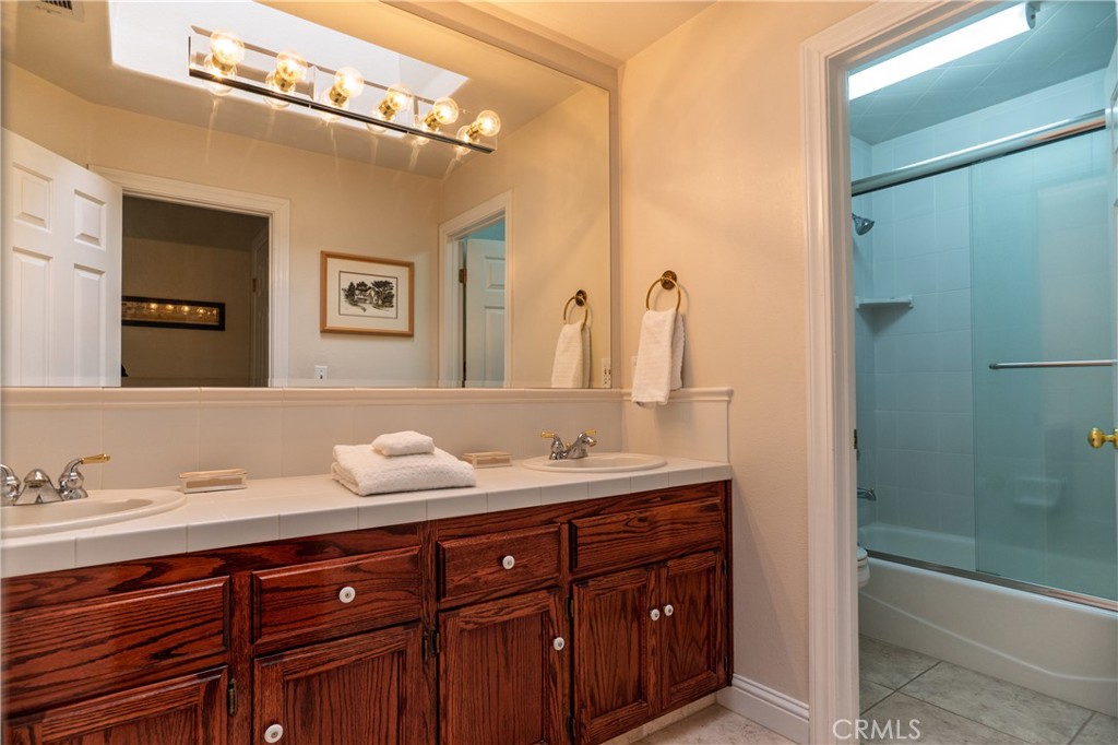 575 Woodlands, Madera, CA 93637