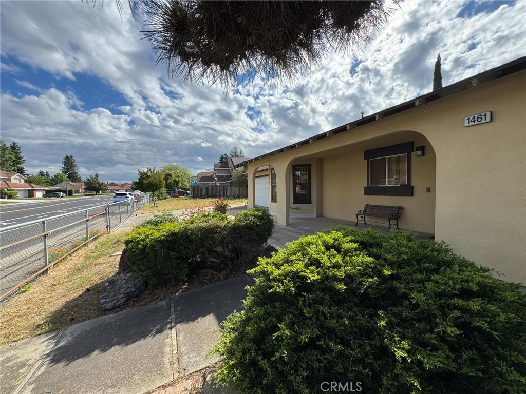 1461 E D, Oakdale, CA 95361