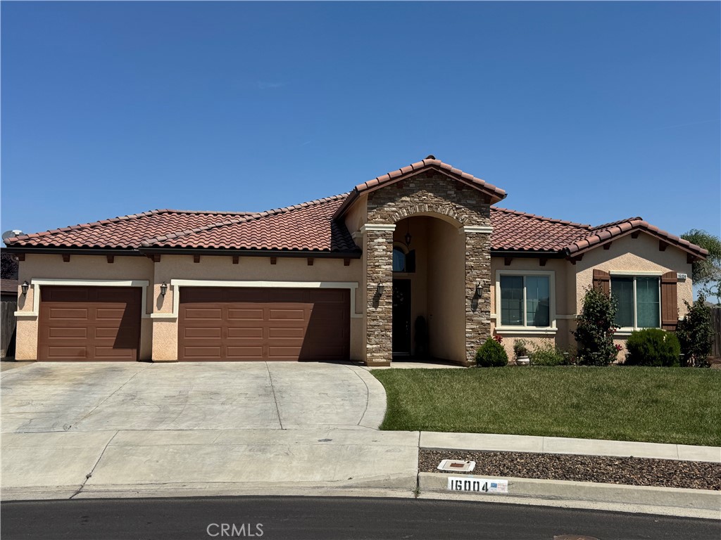 16004 W Ashli Ave, Kerman, CA 93630