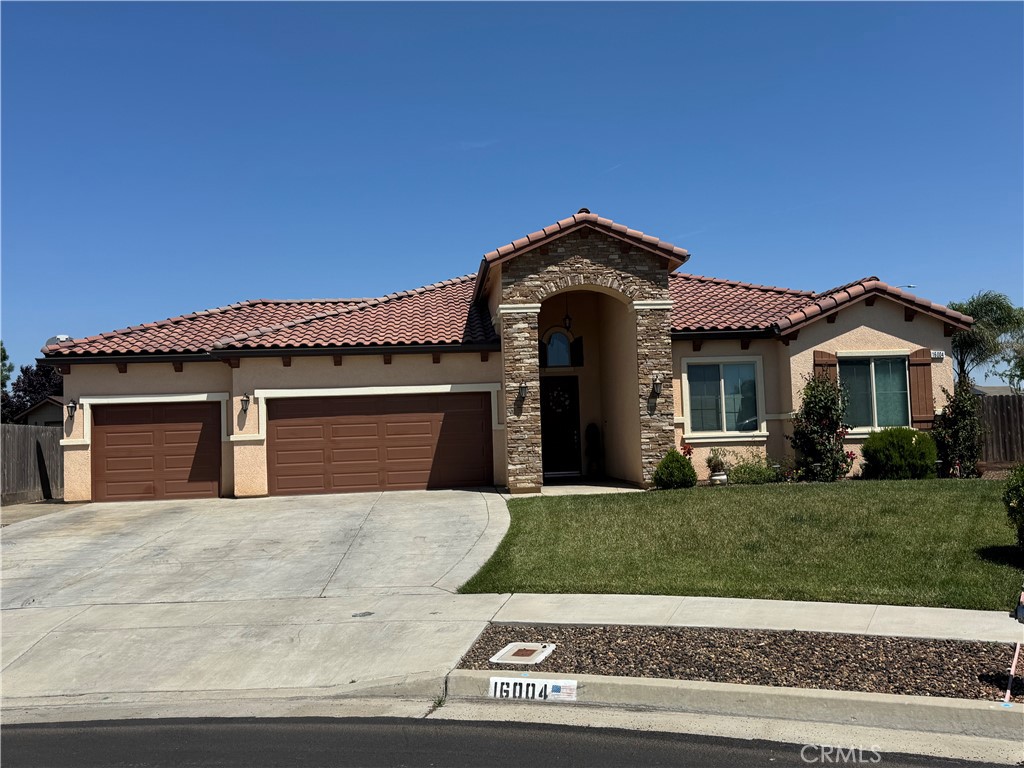 16004 W Ashli Ave, Kerman, CA 93630
