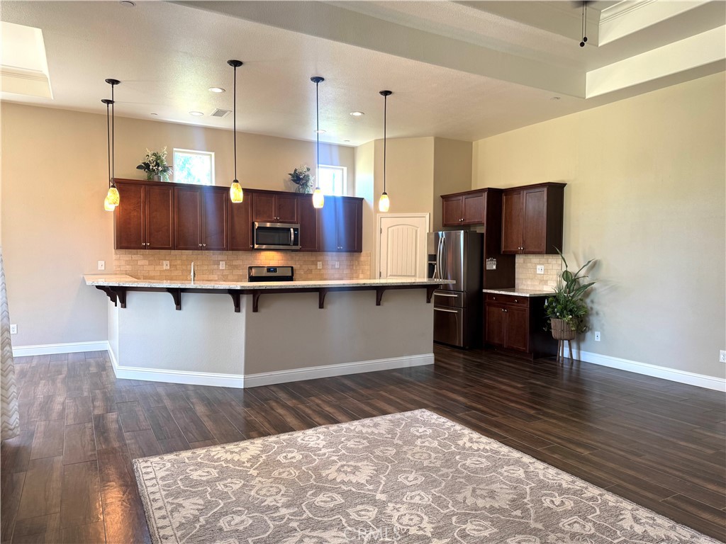 16004 W Ashli Ave, Kerman, CA 93630