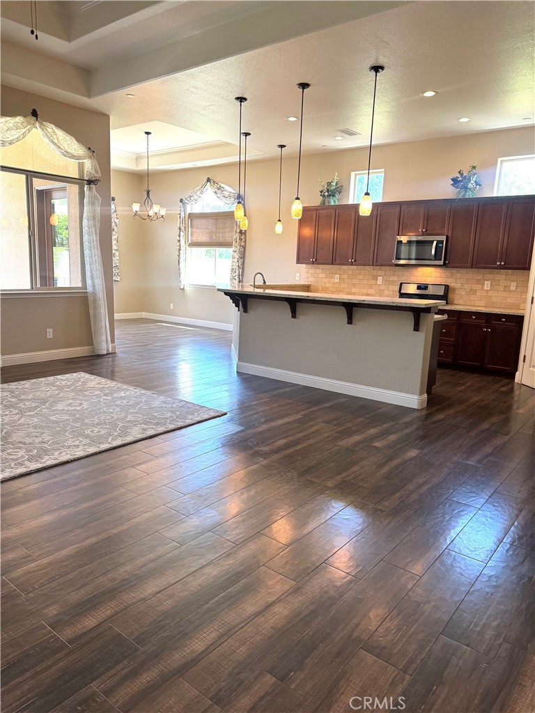 16004 W Ashli Ave, Kerman, CA 93630