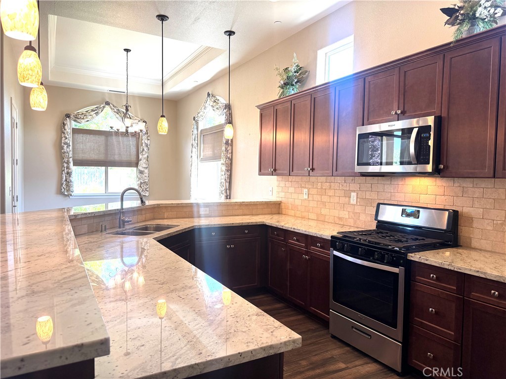16004 W Ashli Ave, Kerman, CA 93630
