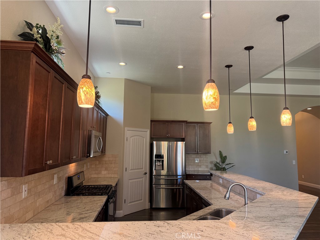 16004 W Ashli Ave, Kerman, CA 93630