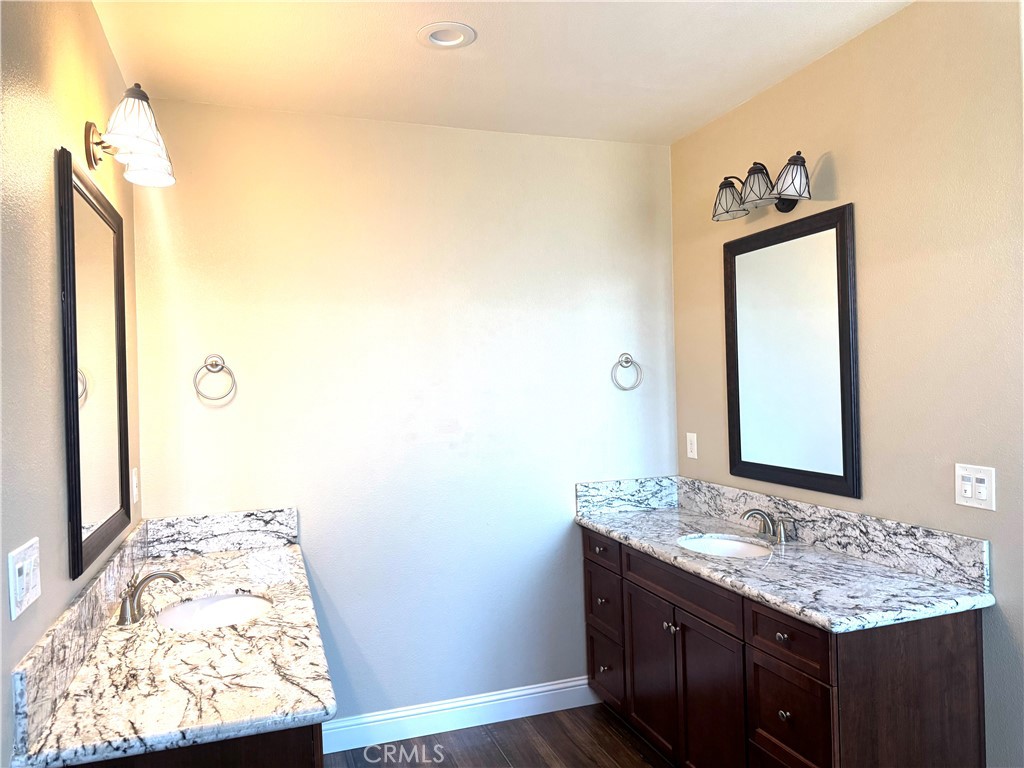 16004 W Ashli Ave, Kerman, CA 93630