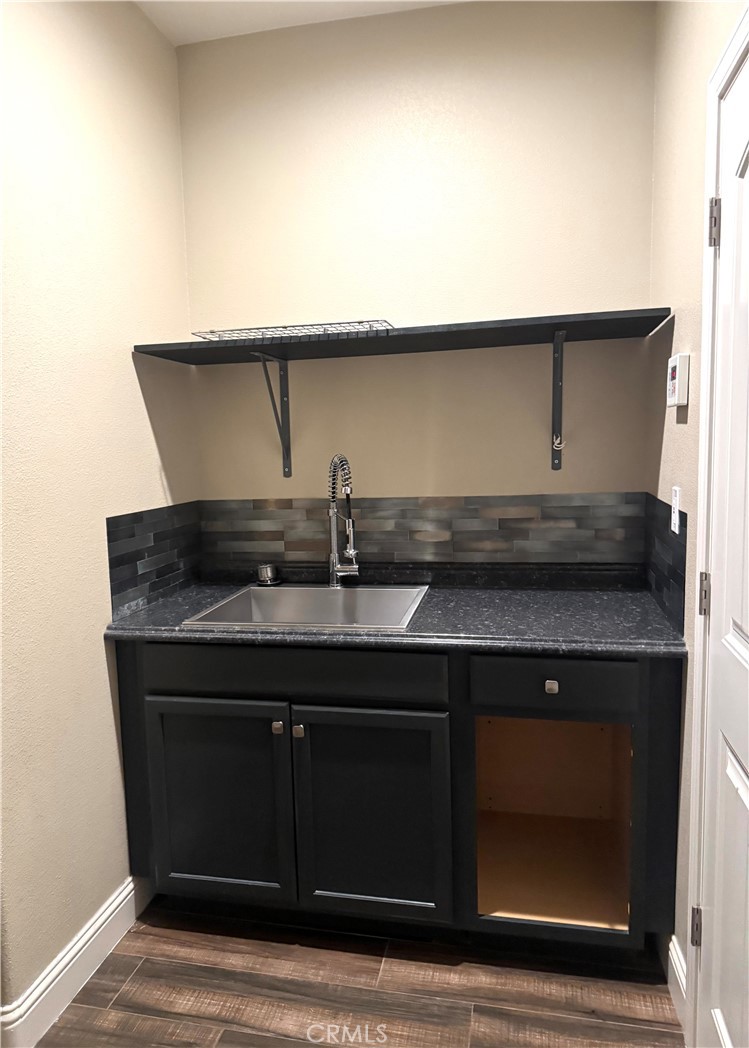 16004 W Ashli Ave, Kerman, CA 93630