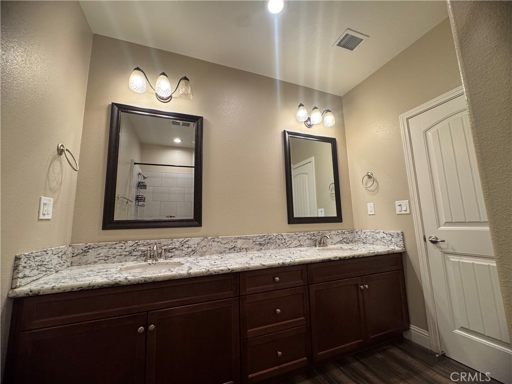 16004 W Ashli Ave, Kerman, CA 93630