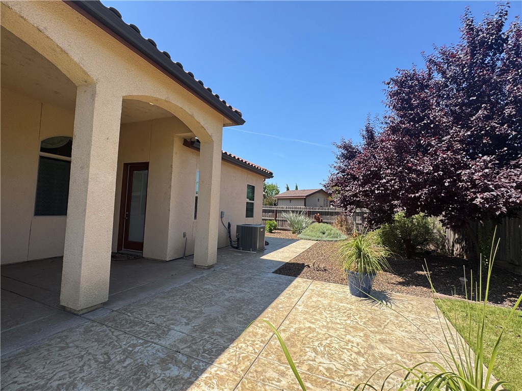 16004 W Ashli Ave, Kerman, CA 93630