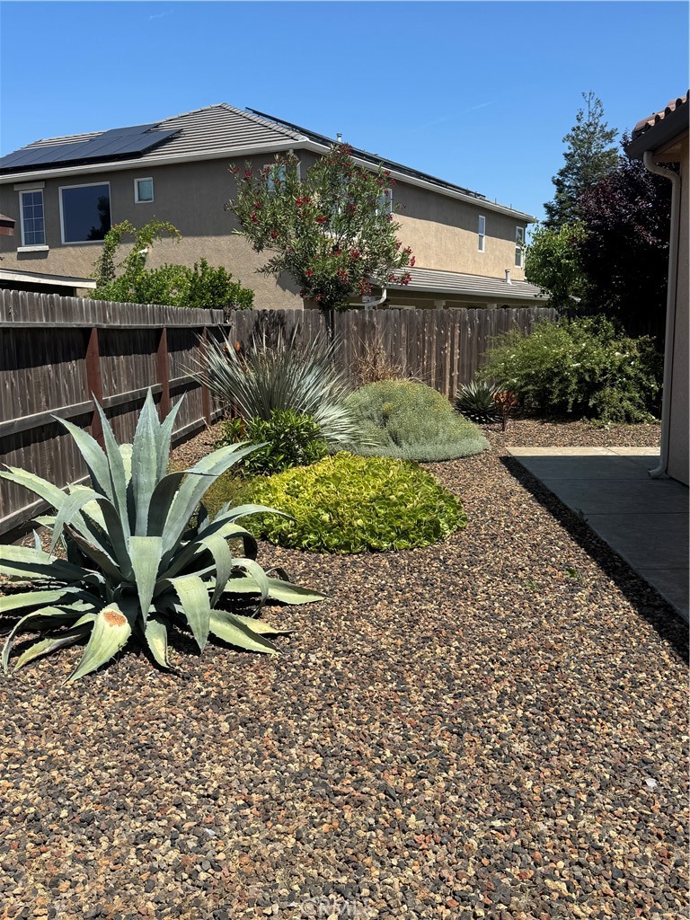16004 W Ashli Ave, Kerman, CA 93630