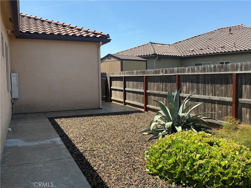 16004 W Ashli Ave, Kerman, CA 93630