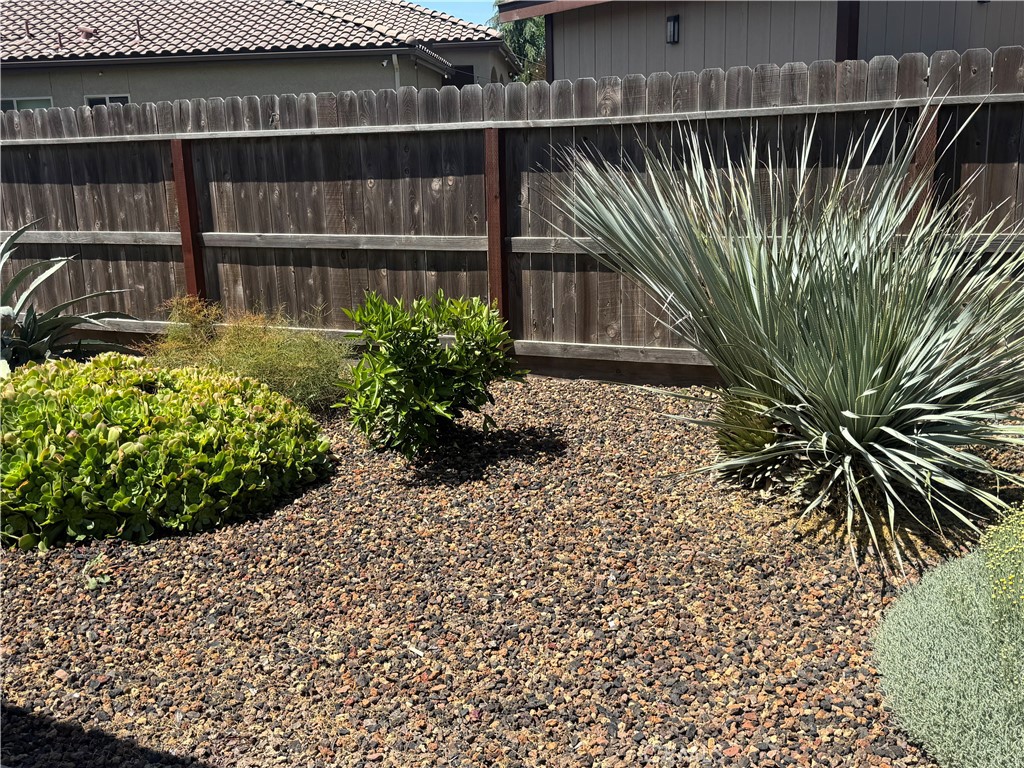 16004 W Ashli Ave, Kerman, CA 93630