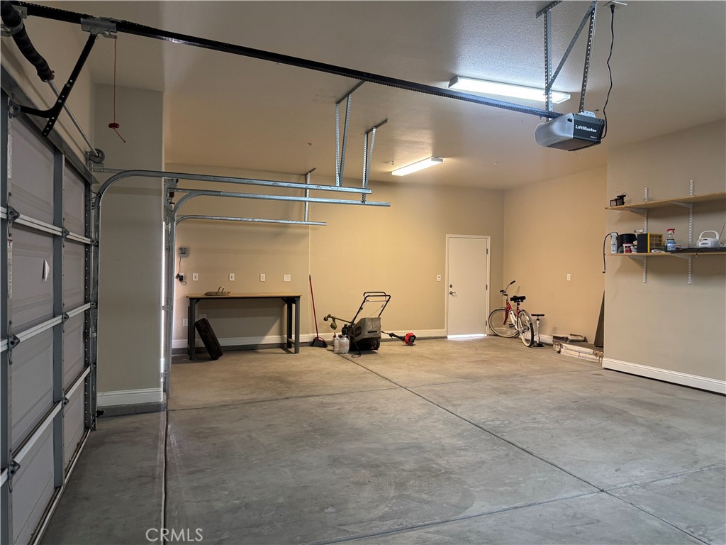 16004 W Ashli Ave, Kerman, CA 93630