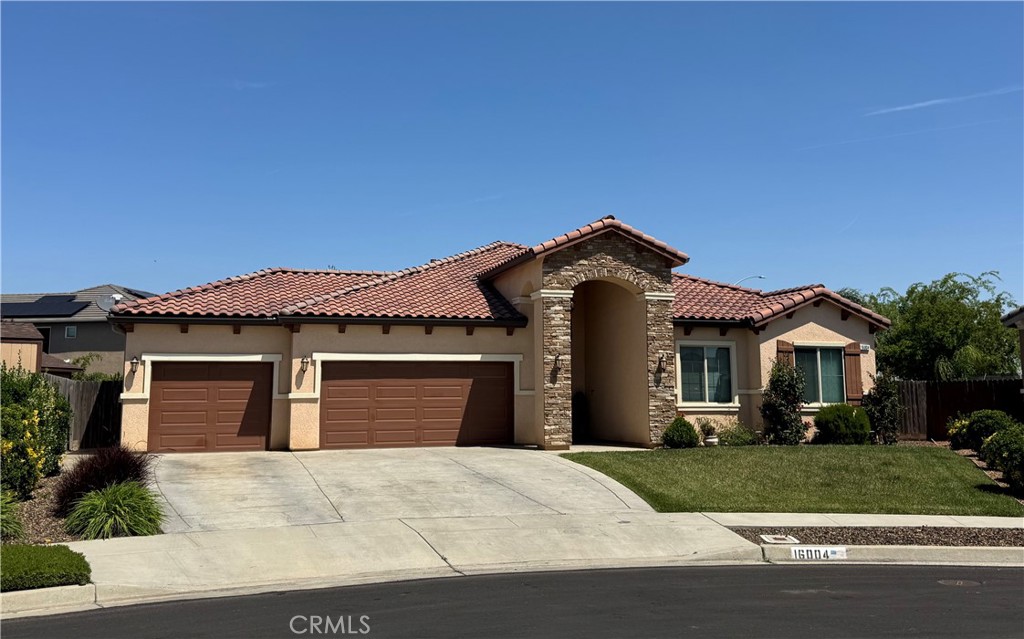16004 W Ashli Ave, Kerman, CA 93630