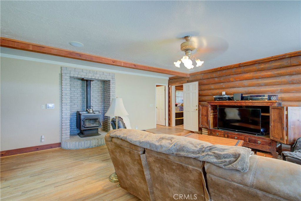 15686 Cozzi Ave, Dos Palos, CA 93620