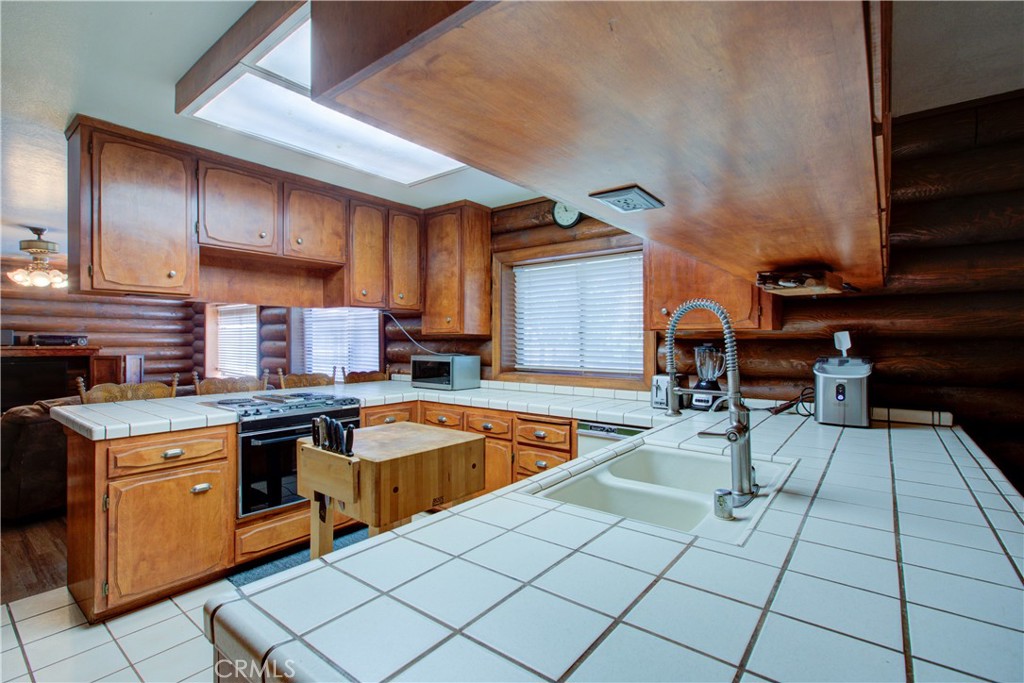 15686 Cozzi Ave, Dos Palos, CA 93620