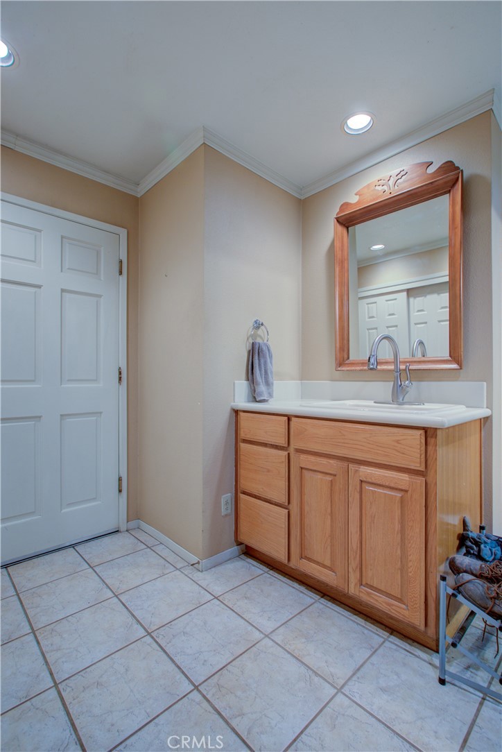 15686 Cozzi Ave, Dos Palos, CA 93620