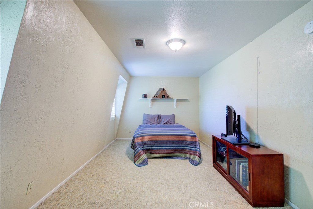 15686 Cozzi Ave, Dos Palos, CA 93620