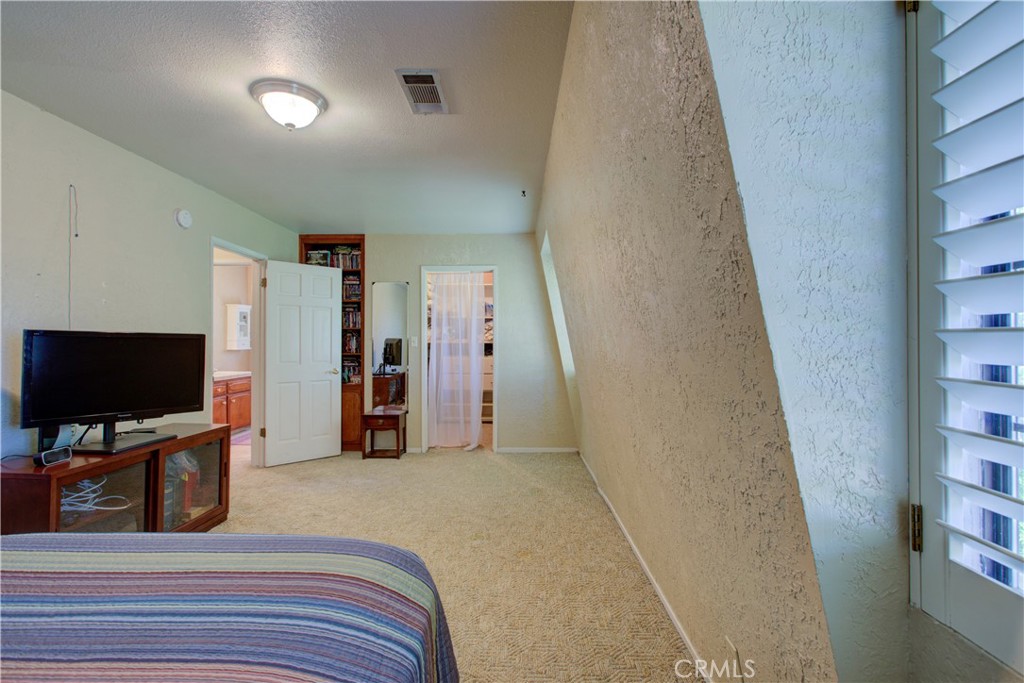 15686 Cozzi Ave, Dos Palos, CA 93620