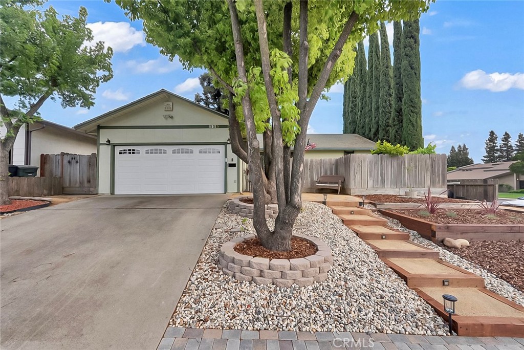 1213 E A, Oakdale, CA 95361