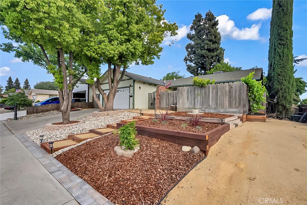 1213 E A, Oakdale, CA 95361