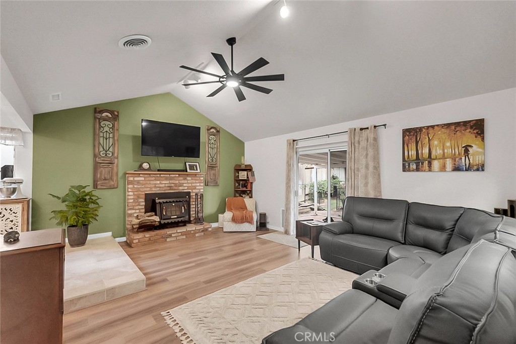 1213 E A, Oakdale, CA 95361