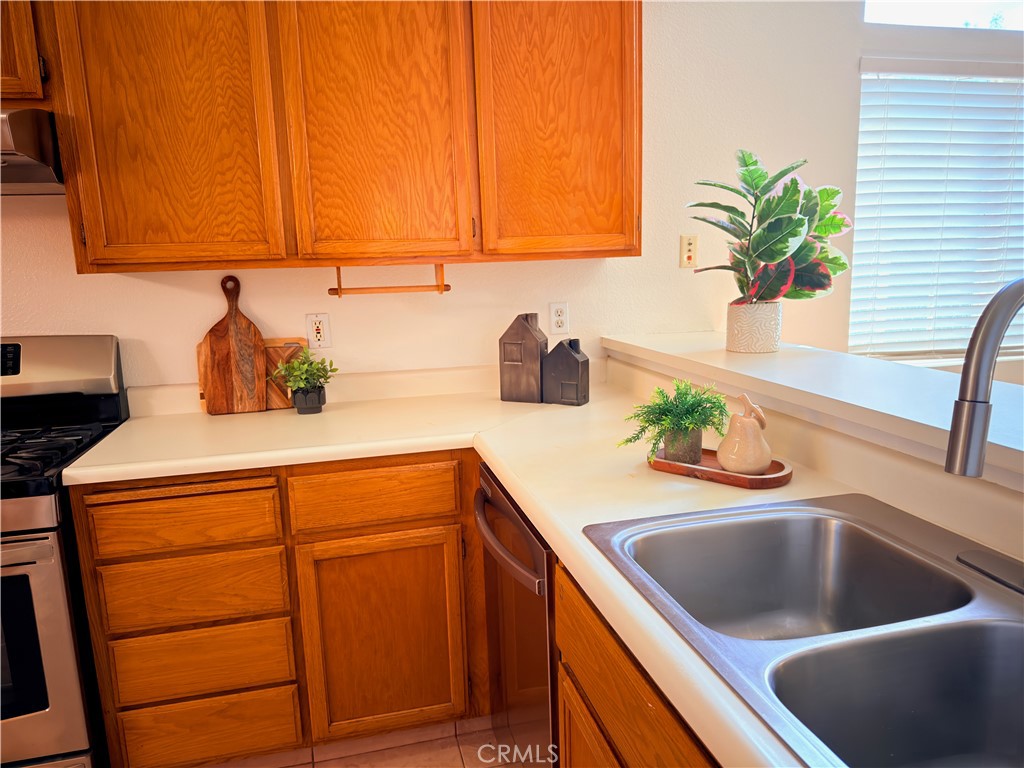 1986 Woodhaven Ct, Merced, CA 95340