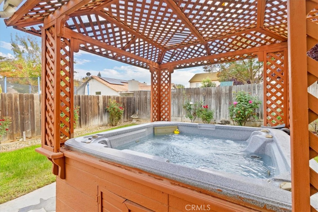 1986 Woodhaven Ct, Merced, CA 95340