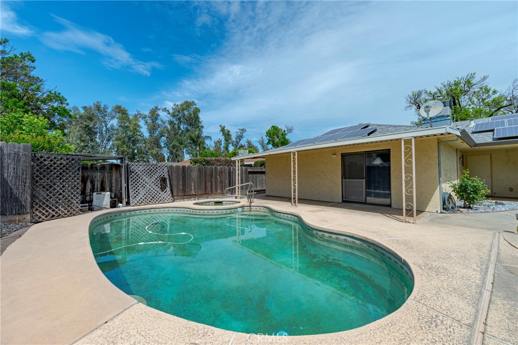 564 Della Ct, Merced, CA 95348