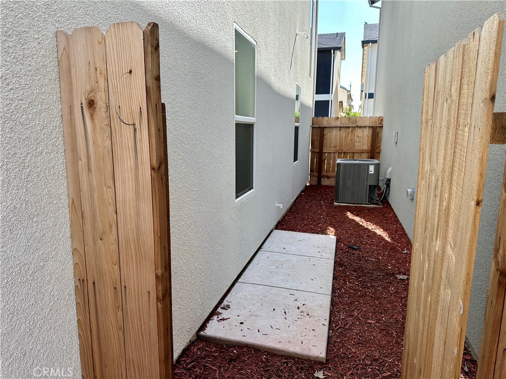 242 Montage Dr, Merced, CA 95348