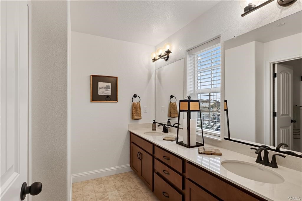 204 Montage Dr, Merced, CA 95348