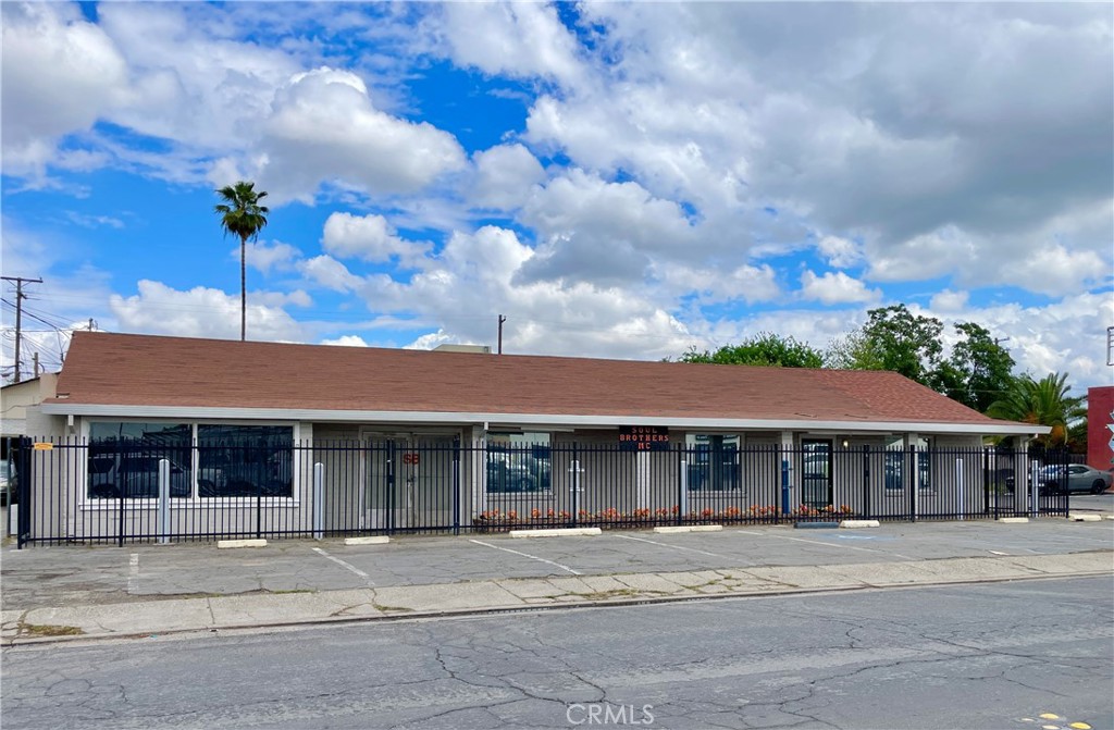 1799 E 21st St, Merced, CA 95340