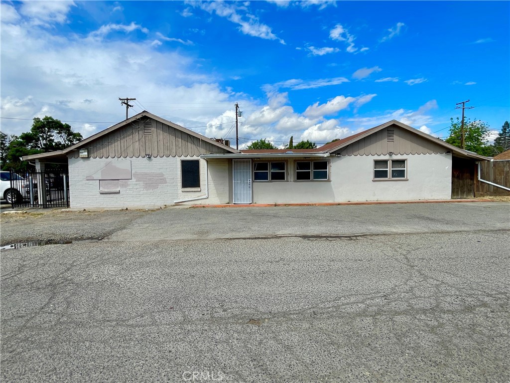 1799 E 21st St, Merced, CA 95340