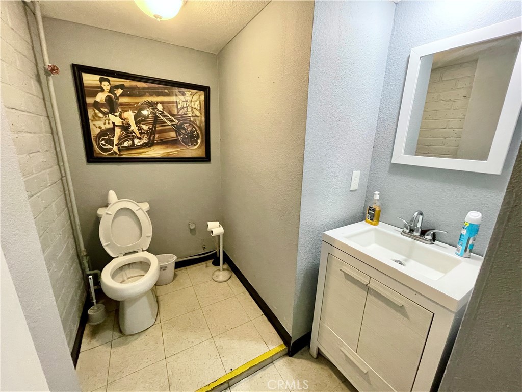 1799 E 21st St, Merced, CA 95340