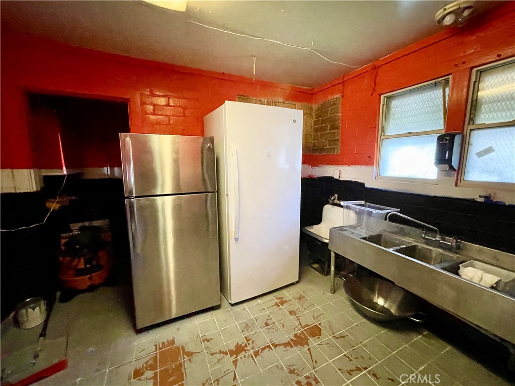 1799 E 21st St, Merced, CA 95340