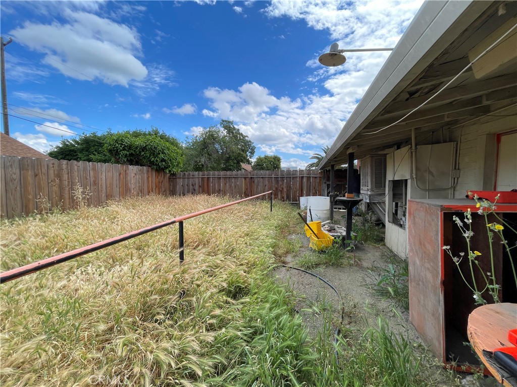 1799 E 21st St, Merced, CA 95340
