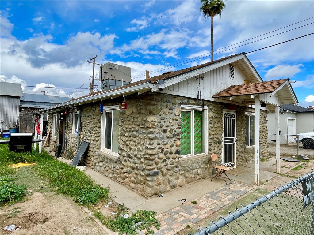 1799 E 21st St, Merced, CA 95340